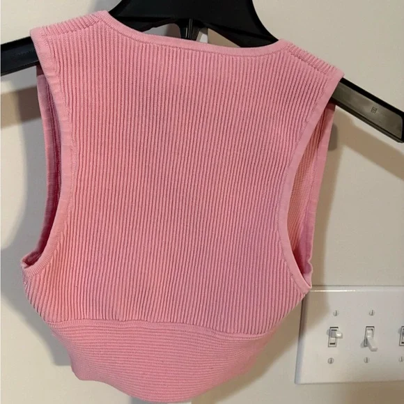 Babaton V-Neck Pink Crop Top - Picture 5 of 5